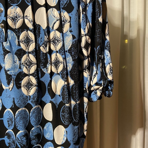 Carolyn Taylor Blue & Black Geo Patterned Blouse Pleated Flowy Long Sleeve Sz XL - Picture 4 of 5